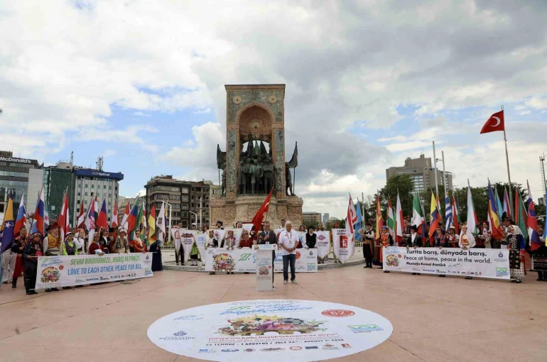 Taksim Meydanı’nda görsel şölen