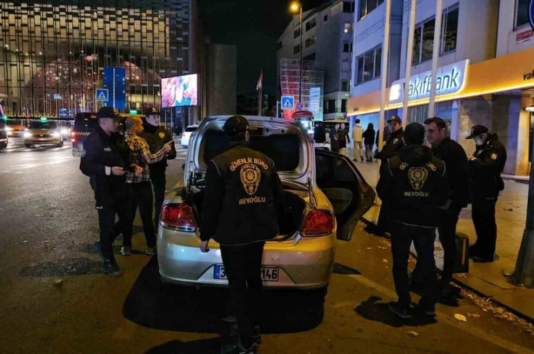 Taksim’deki huzur uygulamasında alkollü sürücünün ehliyetine el konuldu