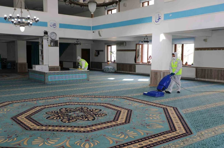 Talas’ın camilerinde Ramazan’a özel temizlik