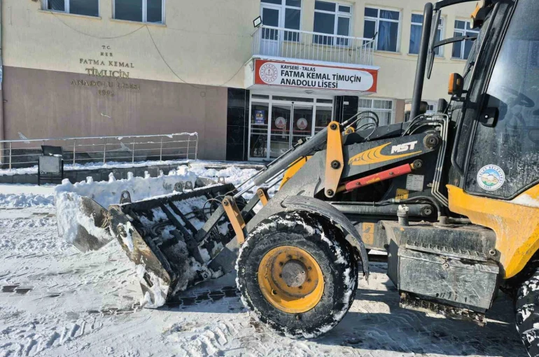 Talas’ta öğrenciler okula temiz başladı