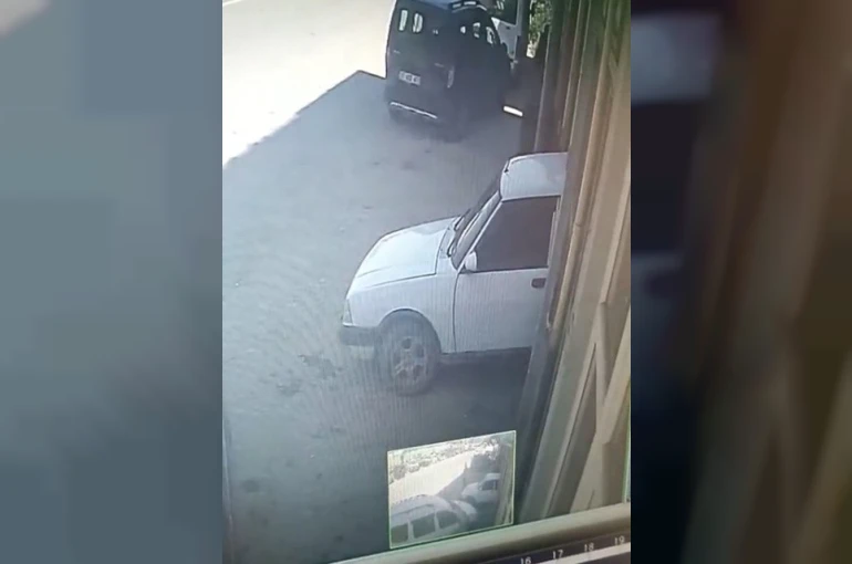 Tamir etmek istediği otomobilin altında kaldı