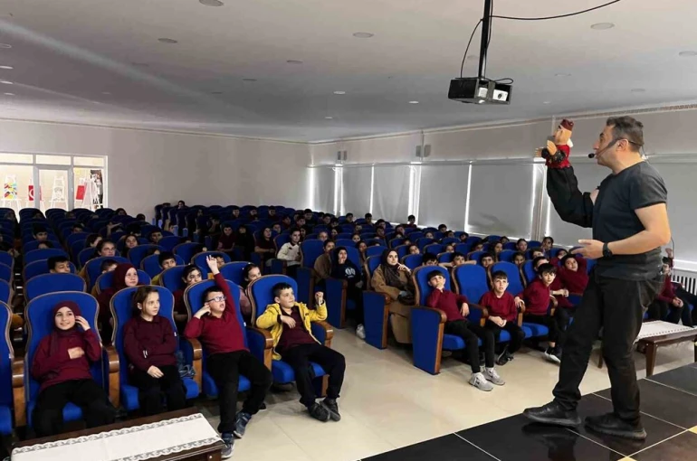 Taraklı’da ‘Çok Bilmiş İbiş’ gösterisi büyük ilgi gördü