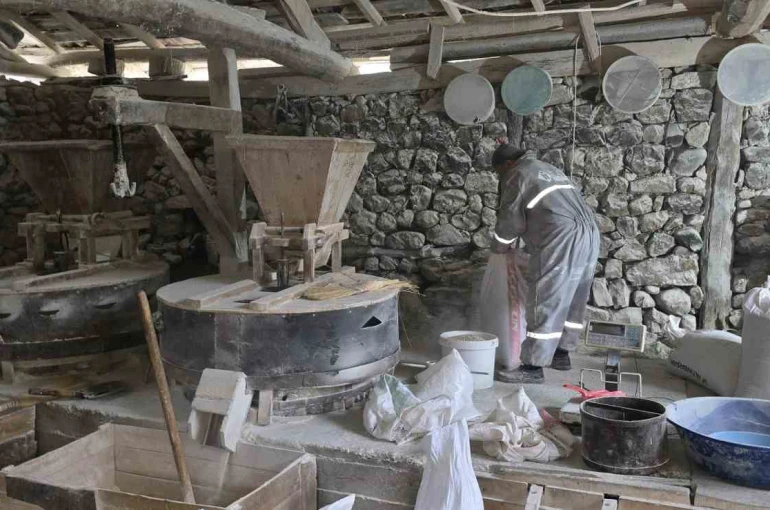 Tarihi değirmen suyun gücüyle 300 yıldır ayakta