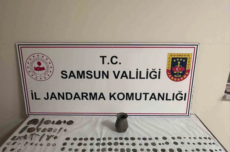 Tarihi eser kaçakçıları jandarmaya yakalandı