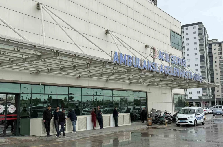 Tarihi geçmiş salam yiyen 4 öğrenci hastaneye kaldırıldı