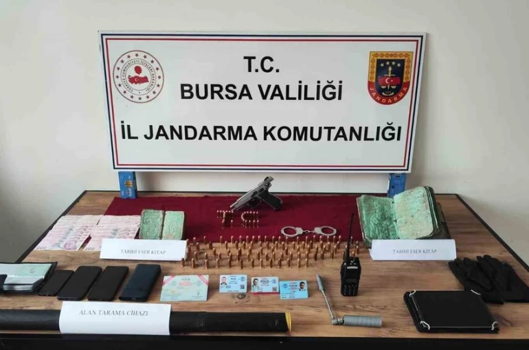 Tarihi incil ve tevratı 5 milyon dolara satmak istedi