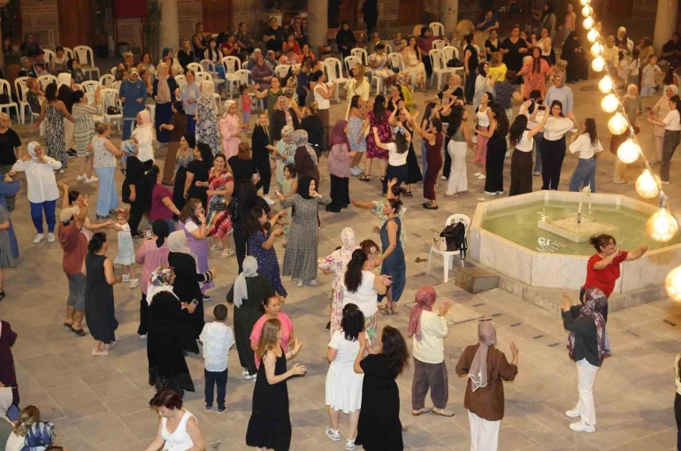 Tarihi Kurşunlu Han’da kadınlar matinesi