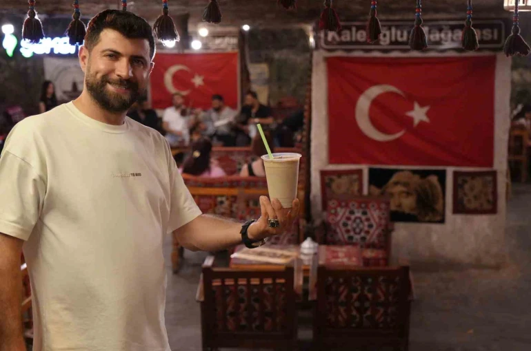 Tarihi mağarada serinleten lezzet: Soğuk menengiç kahvesi