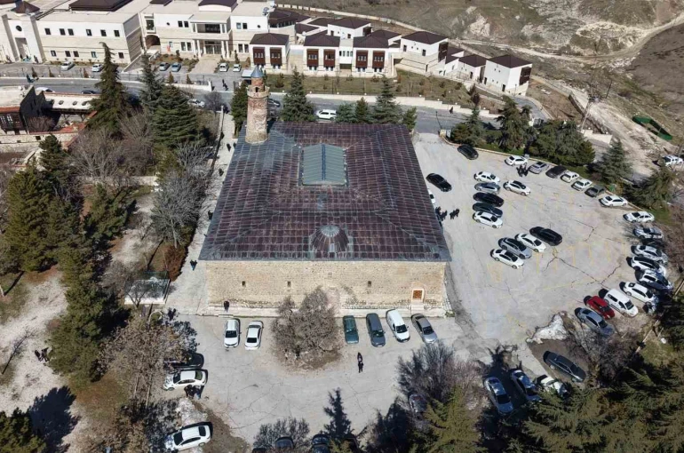 Tarihi Ulu Cami’de Ramazan ayının ilk Cuma namazı eda edildi