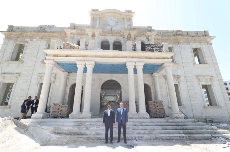 Tarihi valilik binasında restorasyon çalışmaları sürüyor