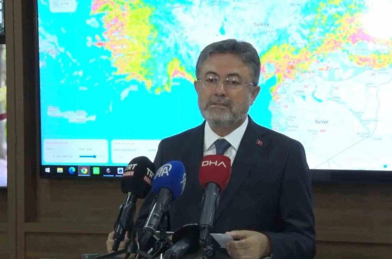 Tarım ve Orman Bakanı İbrahim Yumaklı: "Son 3 günde 260 yangına müdahale ettik, 258’i kontrol altına aldık" 