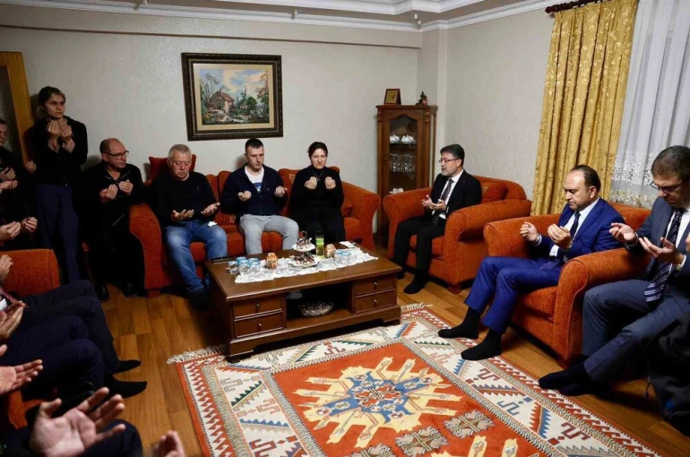 Tarım ve Orman Bakanı Yumaklı’dan, Hırvatistan’da düşen uçakta şehit olan pilotun ailesine ziyaret