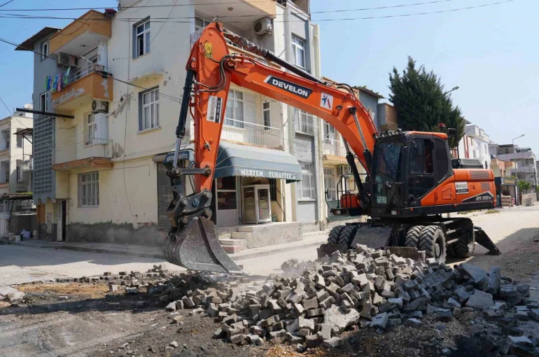 Tarsus’ta 17 sokak 10 bin ton sıcak asfaltla yenilendi 