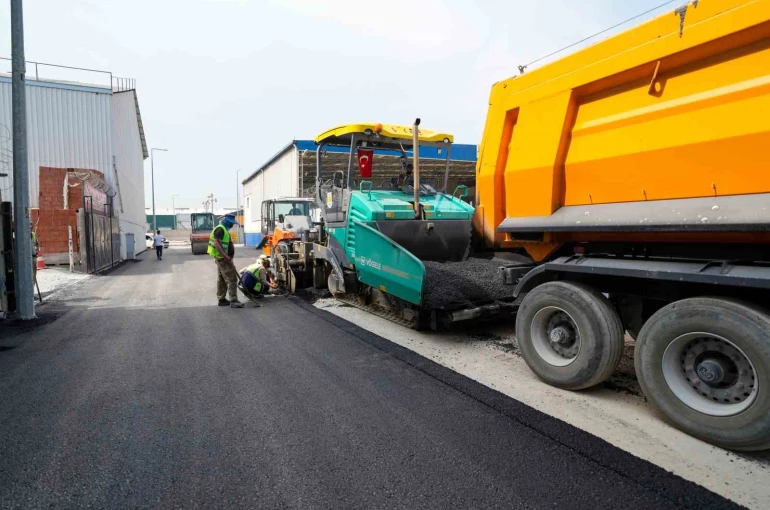 Tarsus’ta 23 sokakta sıcak asfalt çalışması