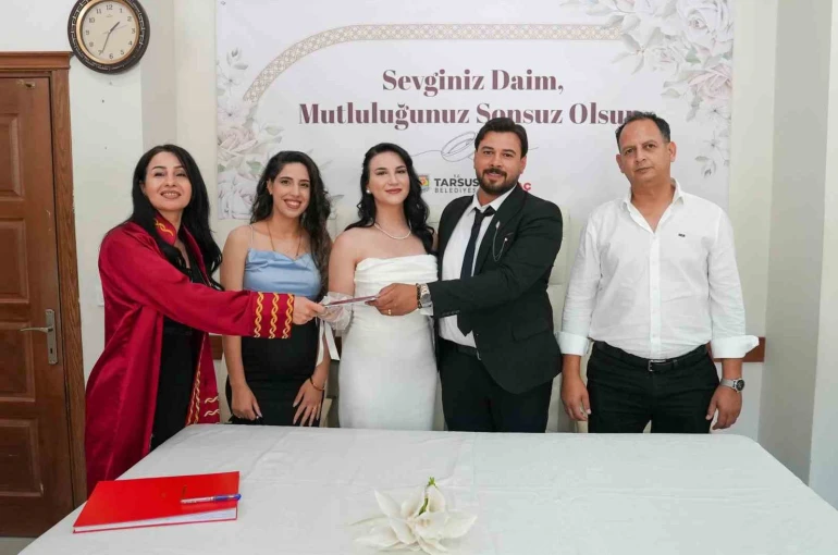 Tarsus’ta 26.06.2026 yoğunluğu: Nikah salonunda 20 çiftin mutluluğu