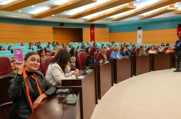 Tarsus’ta kadına şiddetle mücadele için farkındalık programı