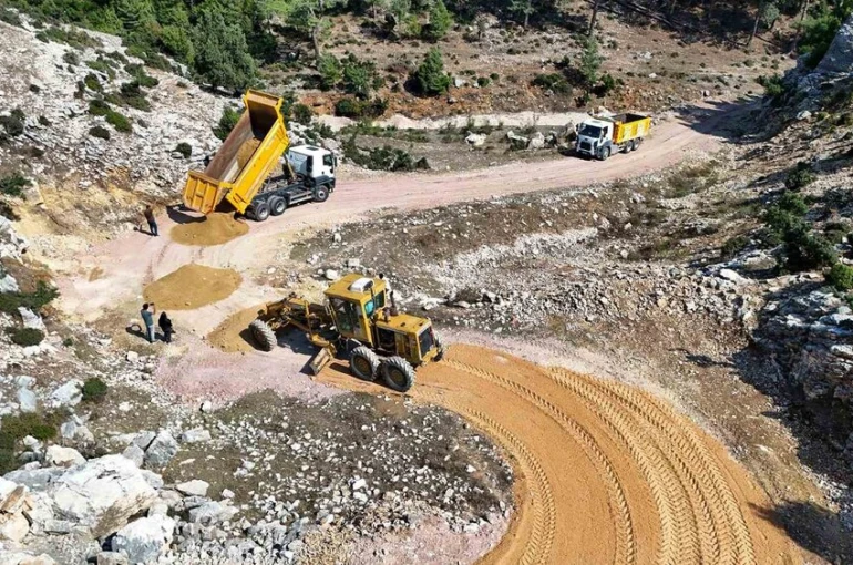 Tarsus’ta mahallelerin ulaşım sorunu çözülüyor