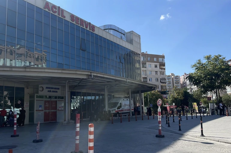 Tartıştığı kişiler tarafından bıçaklanan 18 yaşındaki genç hayatını kaybetti