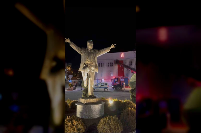 Tavas’ın her noktası bayraklarla donatıldı
