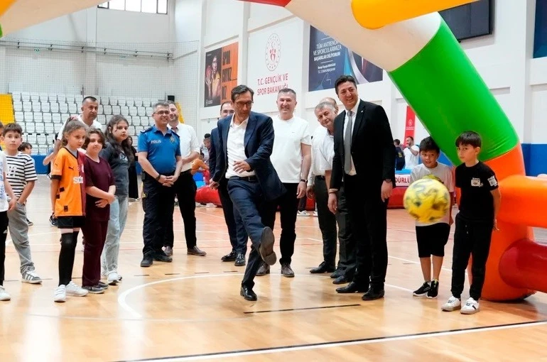 Tavşanlı yaz okulları görkemli törenle kapılarını açtı