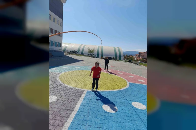 Tavşanlı’da 5’inci sınıf öğrencileri hem oyunlarla öğreniyor hem de eğleniyor