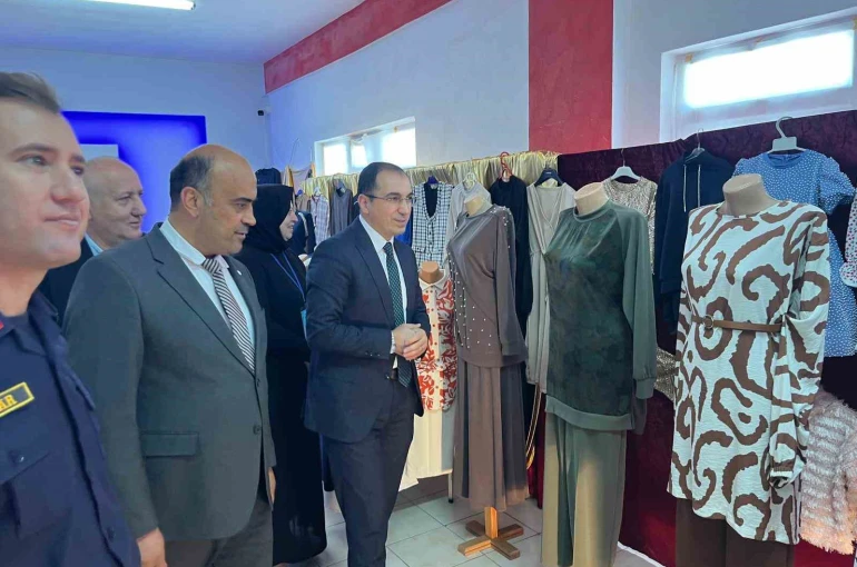 Tavşanlı’da kursiyerlerin el emeği ürünleri sergilendi