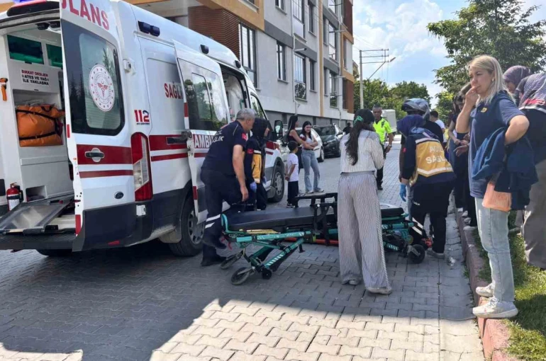 Tavşanlı’da motosiklet devrildi: 2 yaralı 