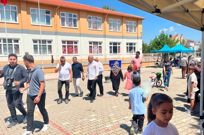 Tavşanlı’da okulda hayır çarşısı düzenlendi