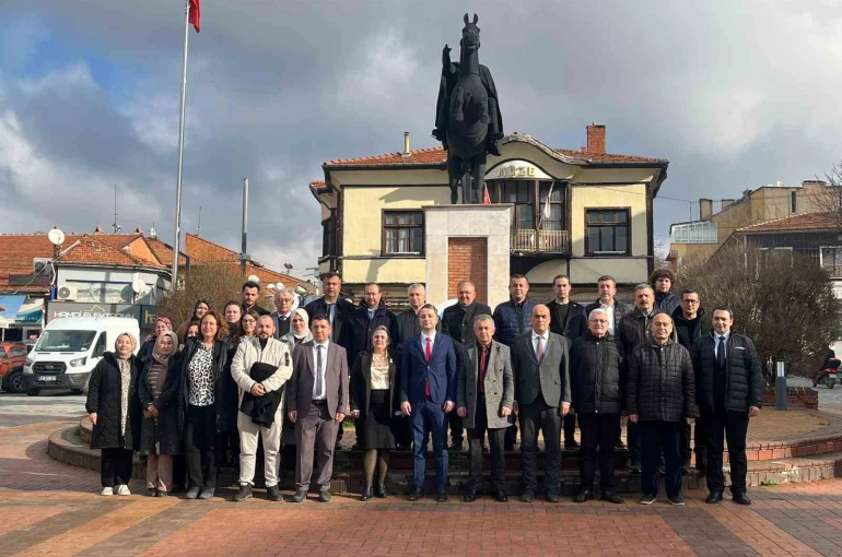Tavşanlı’da vergi haftası kutlamaları çelenk sunumu ile başladı