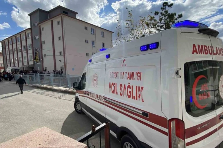 Tavuk döner yiyen 30 öğrenci hastanelik oldu
