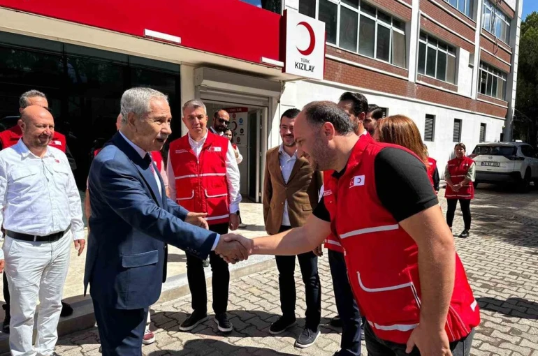 TBMM 22. Dönem Başkanı Bülent Arınç’tan Türk Kızılay’ına tebrik