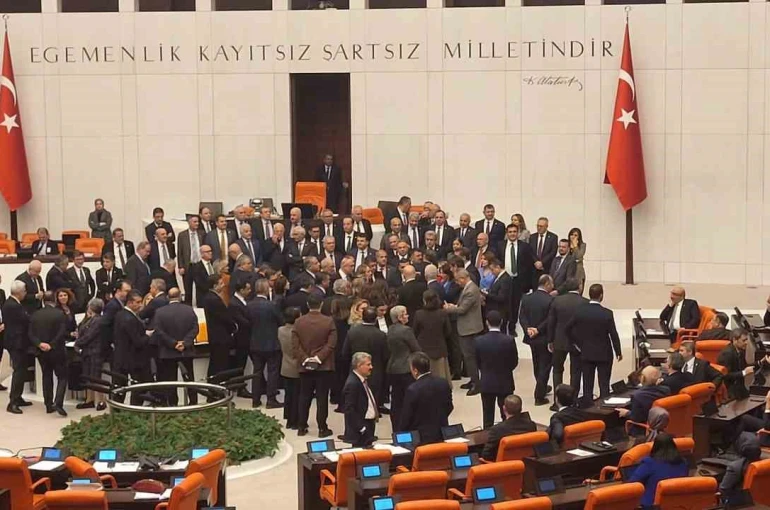 TBMM Genel Kurulu’nda "oy pusulası" gerginliği