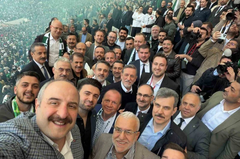 TBMM Komisyon Başkanı Mustafa Varank, Bursa protokolüyle şampiyonluğu kutladı