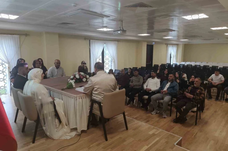 TDV’nin "İki İnsan Bir Hayat" Projesi Kars’ta yeni bir yuvaya umut oldu