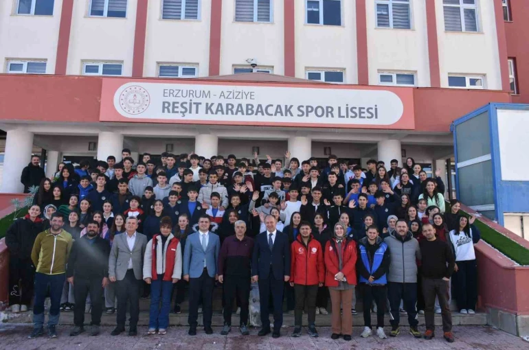 Tecrübelerini liseli gençlerle paylaştılar