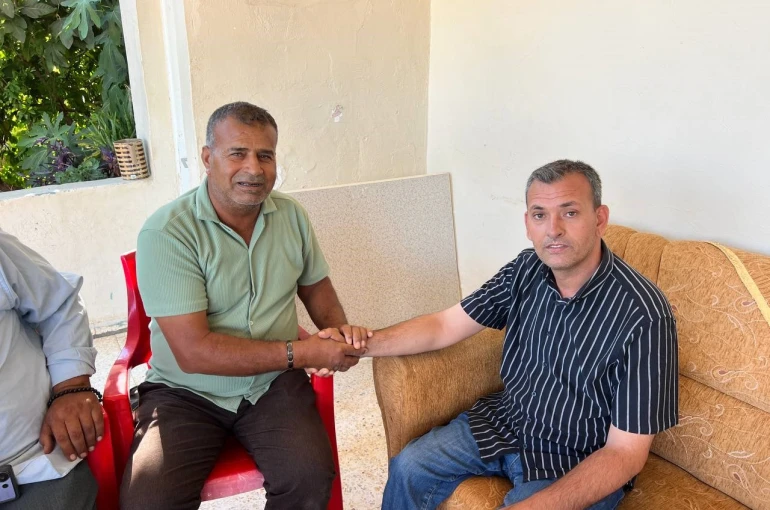 Tekerlekli sandalyesiyle otobüse binemeyen vatandaş, engelliler derneğine bağışta bulunması şartıyla şoförle barıştı