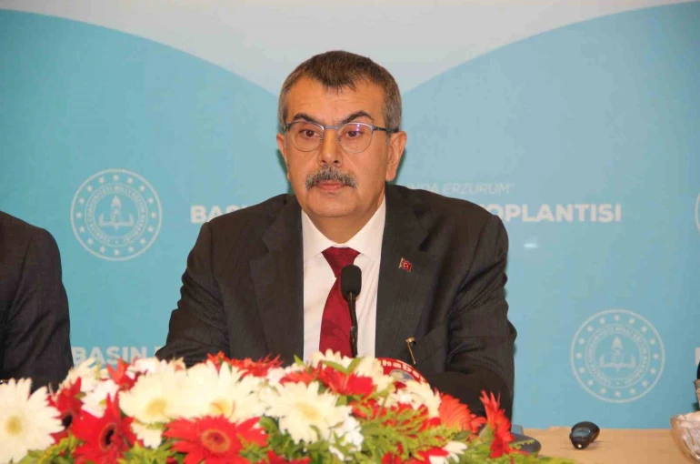 Tekin: Geçmişiyle Gurur Duyan Nesil Şart