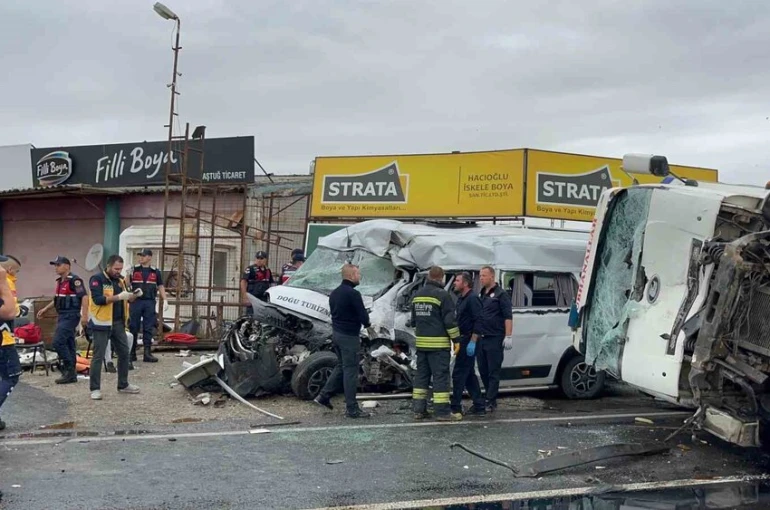 Tekirdağ’da korkunç kaza: 3 ölü, 9 yaralı