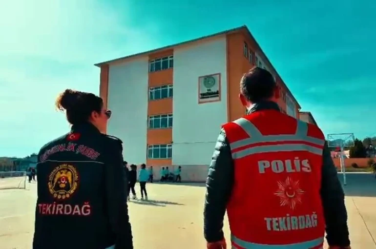 Tekirdağ’da polis ekiplerinden okullarda geniş çaplı denetim
