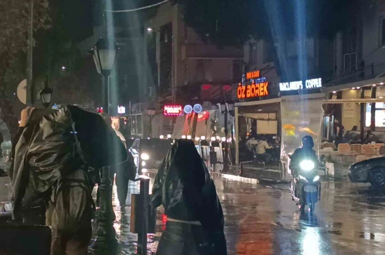 Tekirdağ’da sağanak yağış etkili oldu
