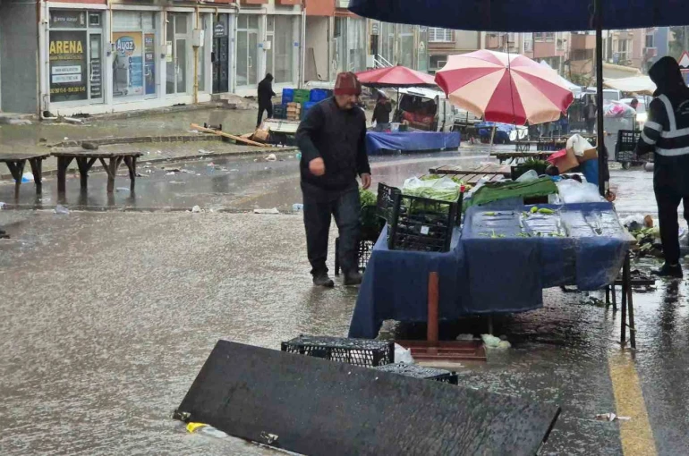 Tekirdağ’da sağanak yağış etkili oldu 