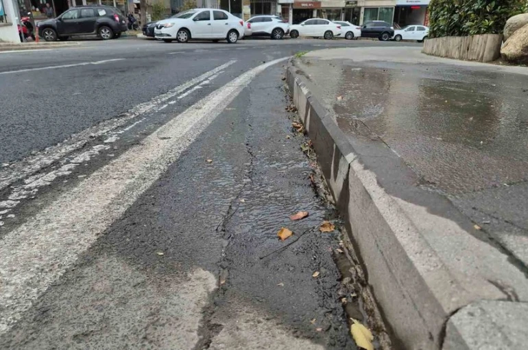 Tekirdağ’da su patlağı milli serveti caddeye akıttı: Tonlarca içme suyu heba oldu
