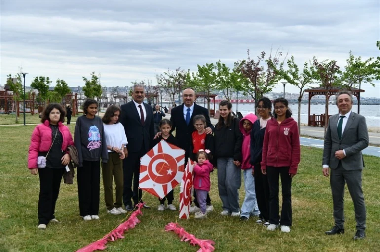 Tekirdağ’da uçurtmalar çocuklar için gökyüzüne yükseldi