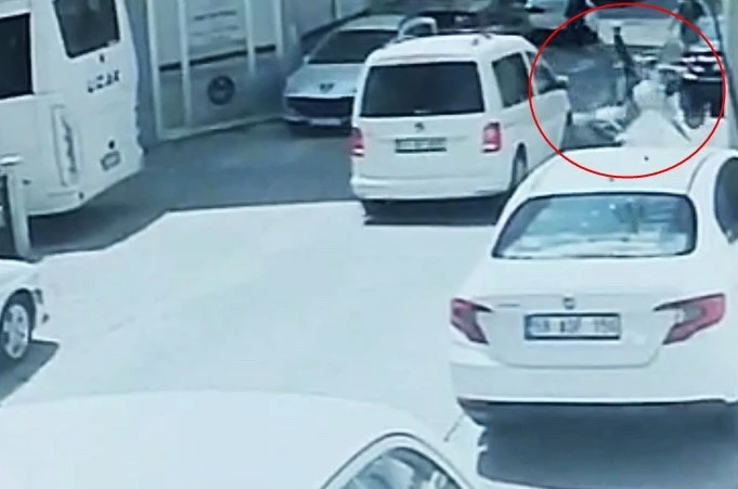 Tekirdağ’da yürekleri ağza getiren kaza kamerada: Motosikletin üzerinden böyle fırladı 