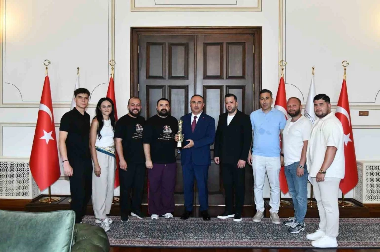 Tekirdağlı halk oyunları ekibi Türkiye şampiyonu oldu