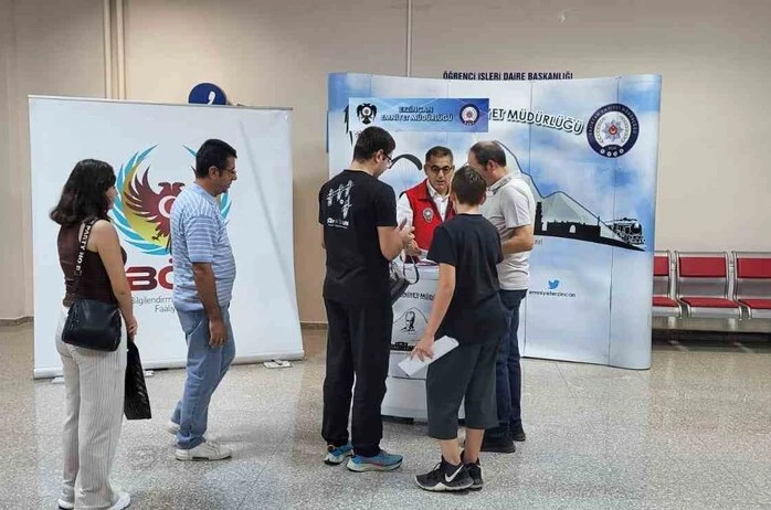TEM ekipleri üniversiteli gençleri bilgilendirdi