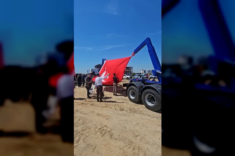 Temel atma töreninde bayrak hassasiyeti takdir topladı 