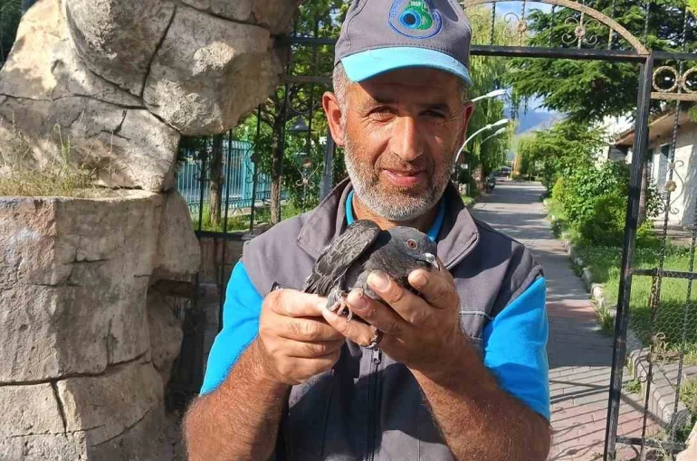 Temizlik işçisinden yürek ısıtan davranış