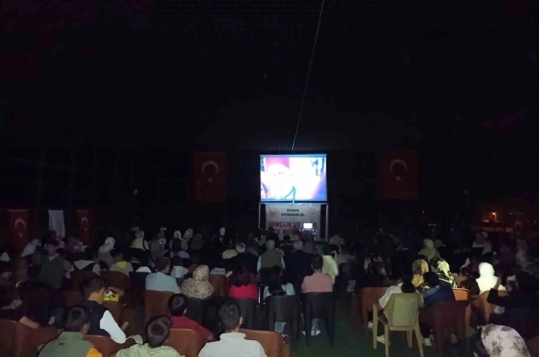 Tendürek Dağı eteklerinde sinema keyfi