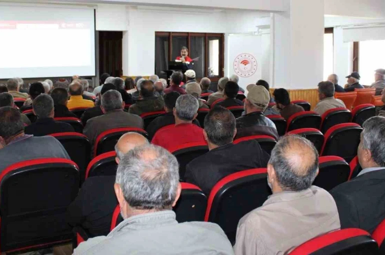 Tercan’da kırsal kalkınma ve bireysel sulama destekleri toplantısı düzenlendi 